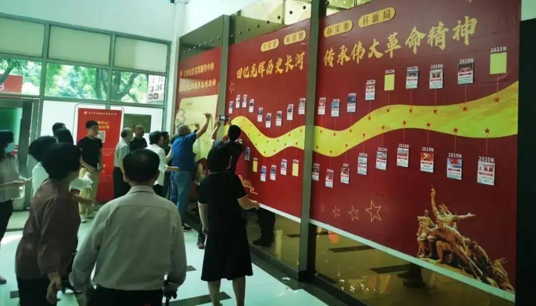 解答你所有问题-孩子在外面哭闹,是跟他死磕到底还是抱走讲道理?